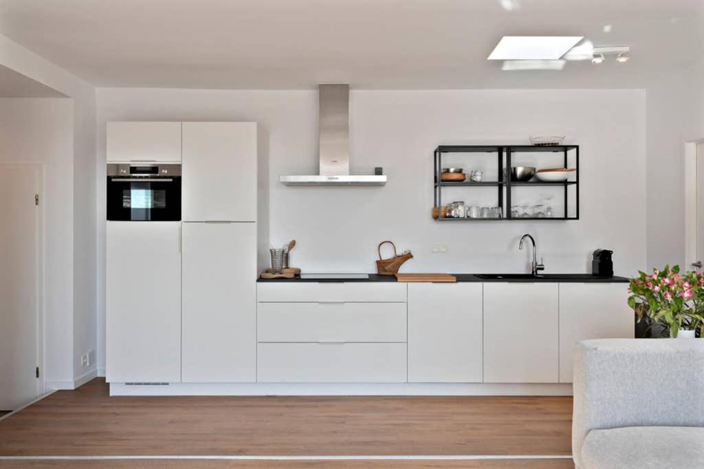Appartement Penthouse, Rooftop Terrace, Free Netflix, Wifi And Airco *