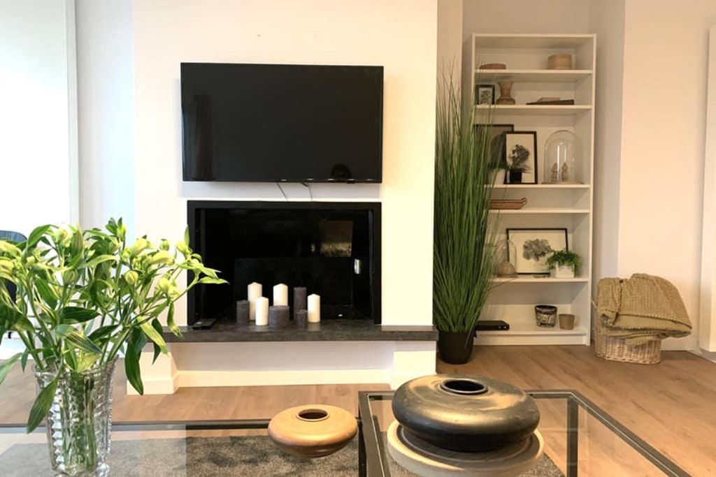 Penthouse, Rooftop Terrace, Free Netflix, Wifi And Airco * Antuérpia